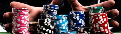 Sảnh chơi live casino với dealer trực tiếp và bàn cược phong phú
